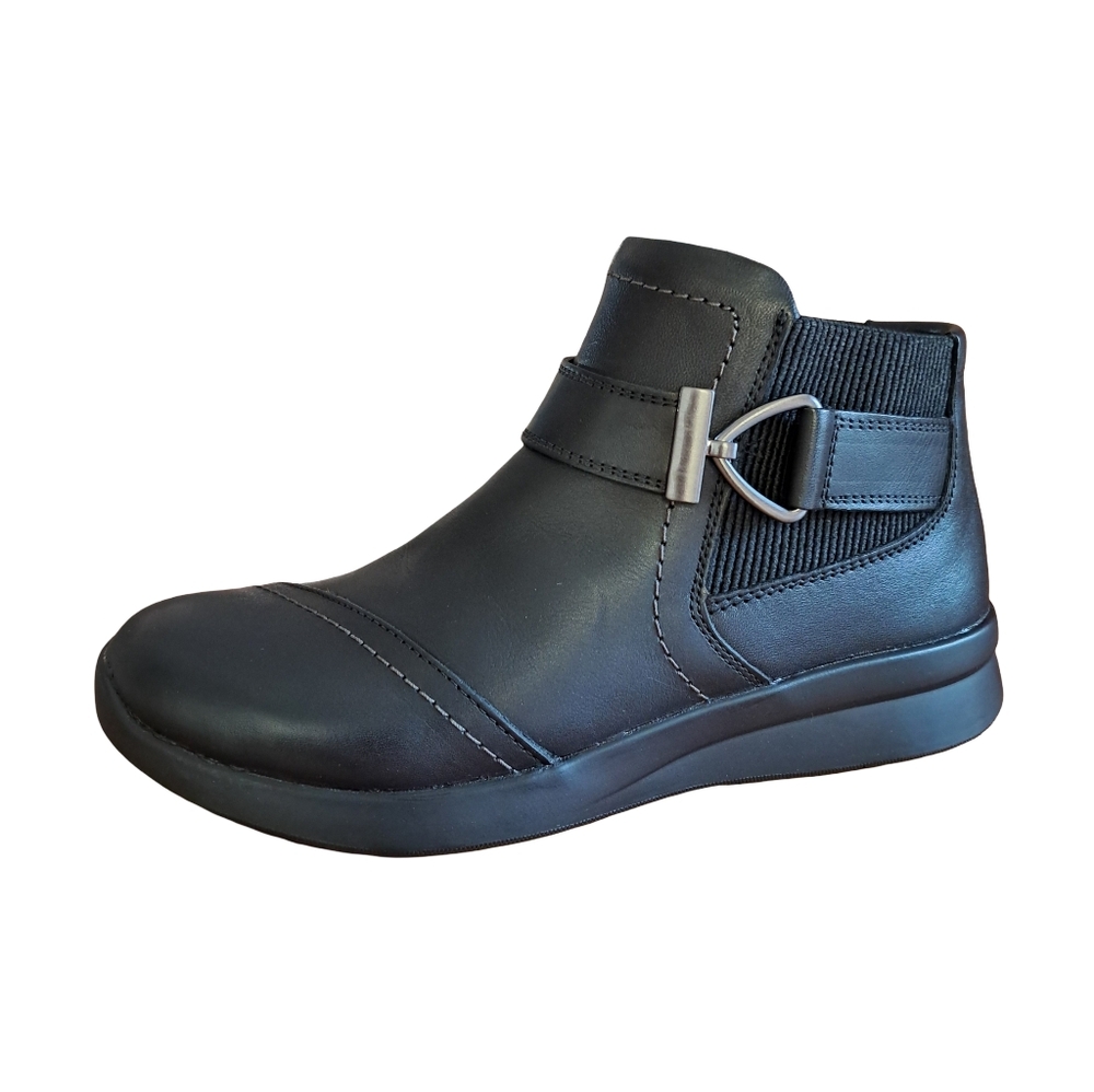 Clarks Womens Leather Ankle Boots Black Booties Shoes Size 5 New With Box